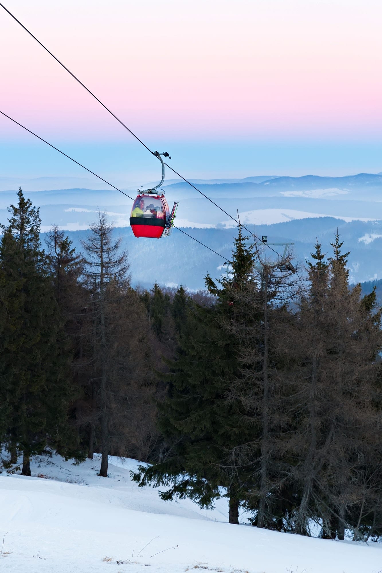 Gondola ski lift